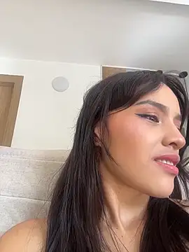 Mia-villalobos online show from 29, 4, 2026