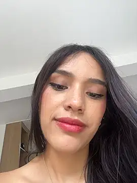 Mia-villalobos online show from 5, 4, 2026