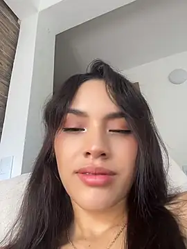 Mia-villalobos online show from 21, 5, 2026