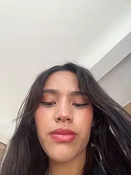 Mia-villalobos online show from 28, 4, 2026