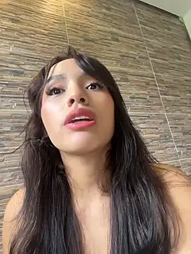 Mia-villalobos online show from 6, 5, 2026