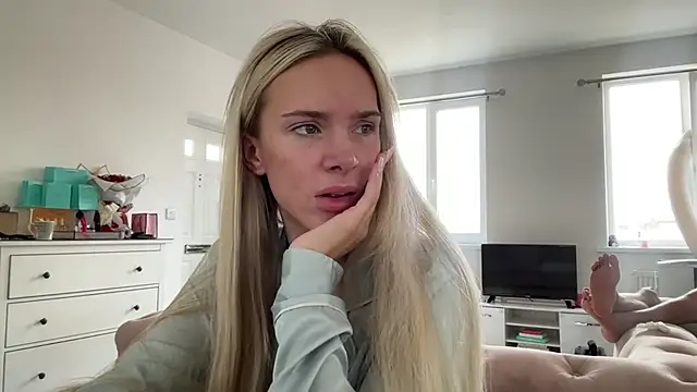 Naughtyblondex online show from 29, 6, 2026
