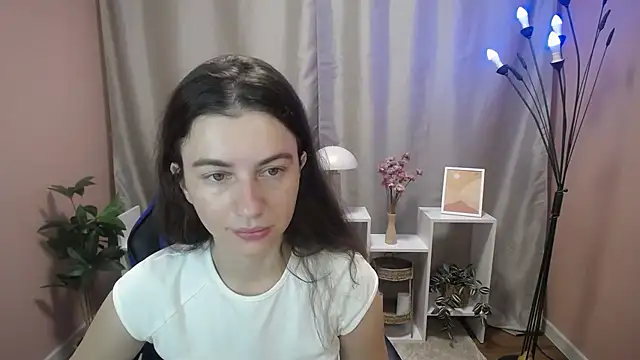 Snapshot of MistyBree chatting on 13, 7, 2026 MistyBree online show from 13, 7, 2026