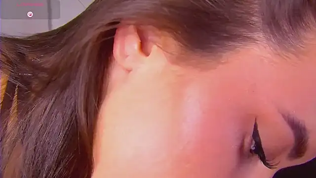 TrishaWinslet  online show from 14, 3, 2026