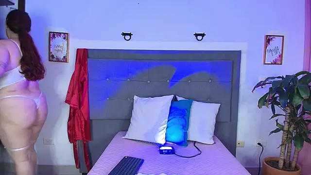 Kiara noirr online show from 25, 4, 2026