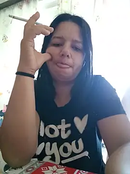 Snapshot of roxana_e43 chatting on 5, 7, 2026 roxana e43 online show from 5, 7, 2026