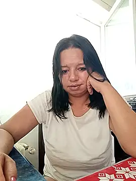 Snapshot of roxana_e43 chatting on 14, 6, 2026 roxana e43 online show from 14, 6, 2026