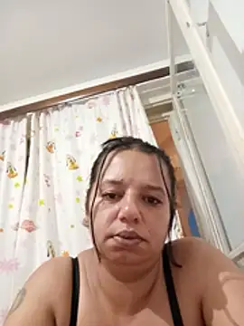 Snapshot of roxana_e43 chatting on 10, 7, 2026 roxana e43 online show from 10, 7, 2026