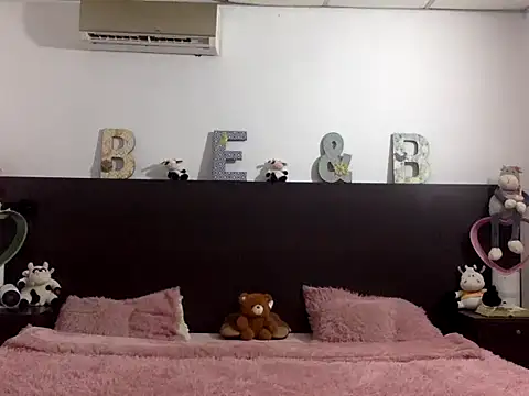 mommy-Milf online show from 10, 3, 2026