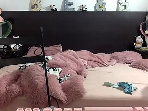 mommy-Milf online show from 20, 3, 2026