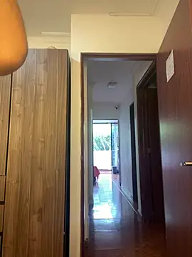 Emi rousse online show from 15, 4, 2026