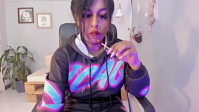 Nahomy Collins  online show from 18, 3, 2026