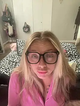 imkhloe online show from 15, 6, 2026