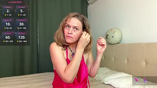 Snapshot of Lizacams chatting on 9, 7, 2026 Lizacams online show from 9, 7, 2026