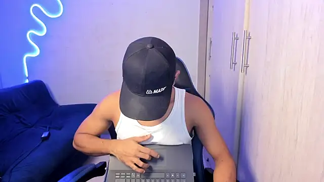 jossi12345j online show from 11, 4, 2026