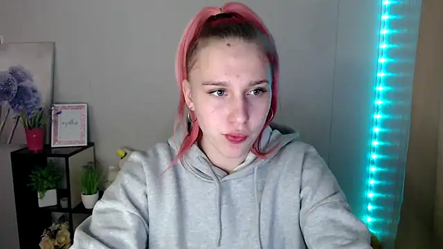 Scarlett lil online show from 18, 4, 2026