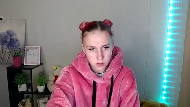 Scarlett lil online show from 13, 4, 2026