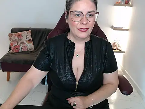 LayahNoir online show from 7, 3, 2026