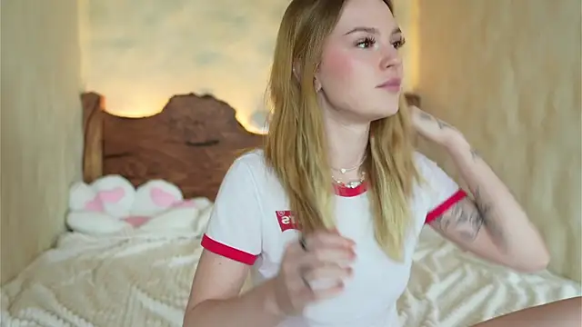 cyberl0ve  online show from 8, 4, 2026