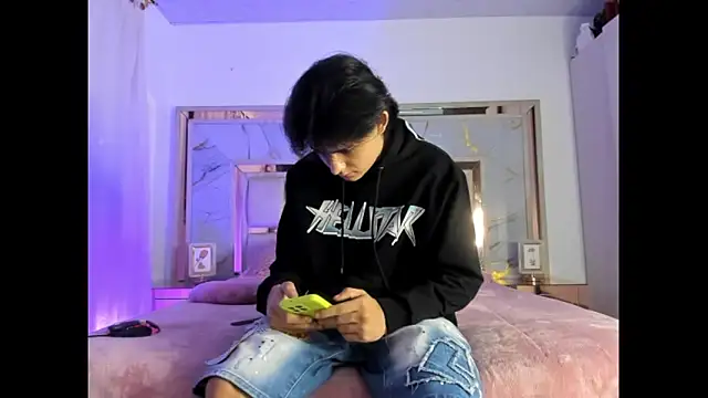 Snapshot of monky_0002 chatting on 13, 3, 2026 monky 0002 online show from 13, 3, 2026