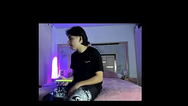 Snapshot of monky_0002 chatting on 12, 3, 2026 monky 0002 online show from 12, 3, 2026