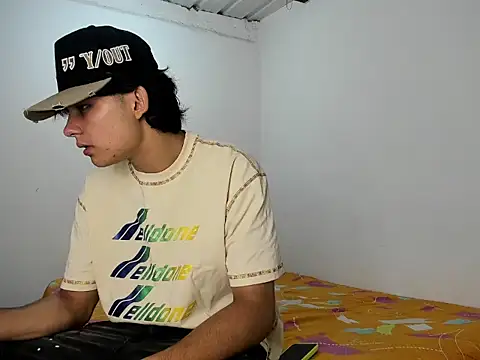 Snapshot of monky_0002 chatting on 13, 5, 2026 monky 0002 online show from 13, 5, 2026