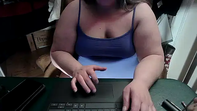 smalltowntrouble online show from 14, 4, 2026