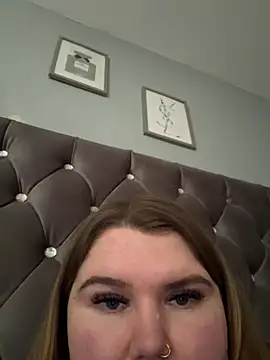 BeeMay22 online show from 4, 3, 2026