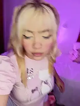 Snapshot of leeslyevanss chatting on 18, 3, 2026 leeslyevanss online show from 18, 3, 2026