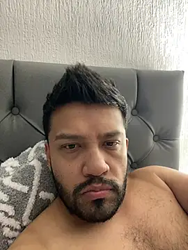 Snapshot of leonartho223 chatting on 2, 3, 2026 leonartho223 online show from 2, 3, 2026