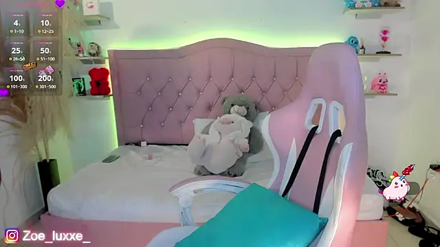 Zoe Luxxe  online show from 15, 4, 2026