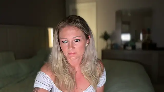 Snapshot of BlondeMilf82 chatting on 18, 6, 2026 BlondeMilf82 online show from 18, 6, 2026