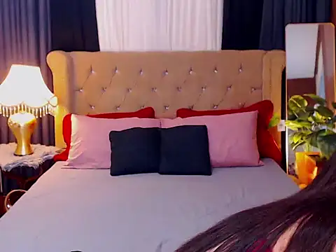nikkieviolante online show from 2, 5, 2026