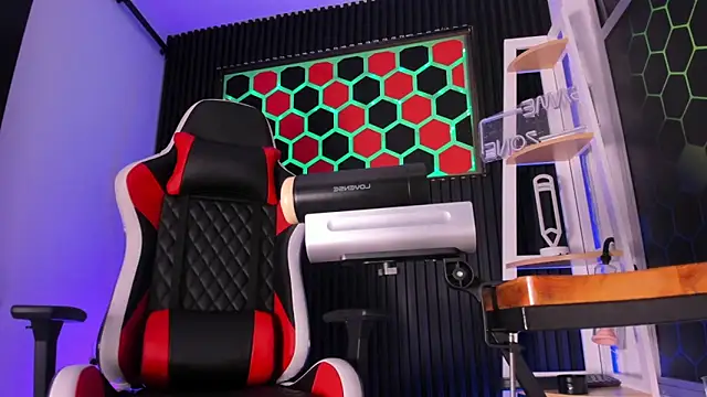 Max Hader  online show from 7, 4, 2026