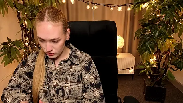 Snapshot of JenniferCamprell chatting on 25, 3, 2026 JenniferCamprell online show from 25, 3, 2026