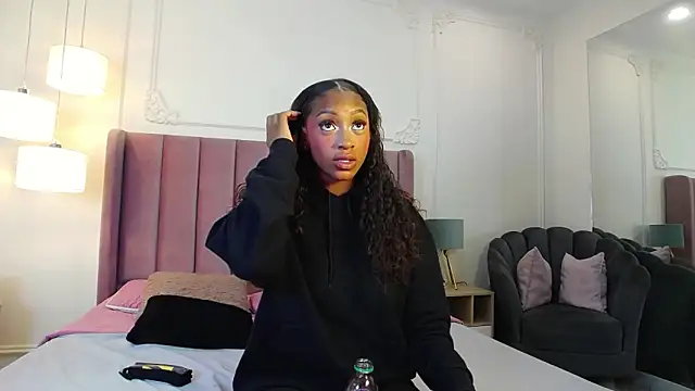 LiaTrainor online show from 6, 4, 2026