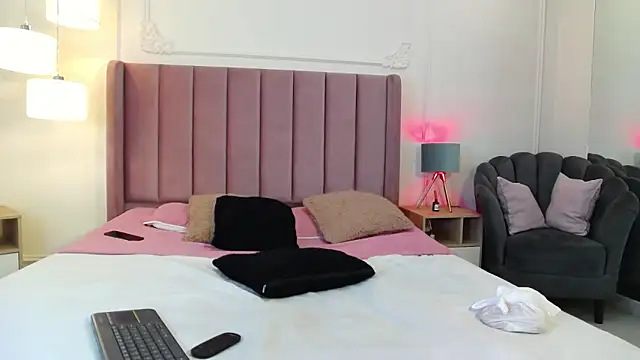 LiaTrainor online show from 26, 3, 2026