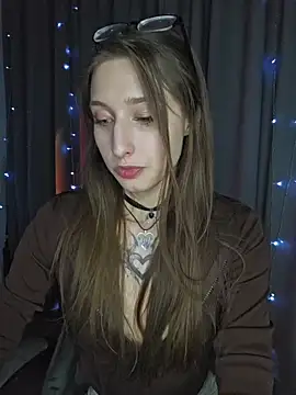 Emma Willson online show from 17, 4, 2026