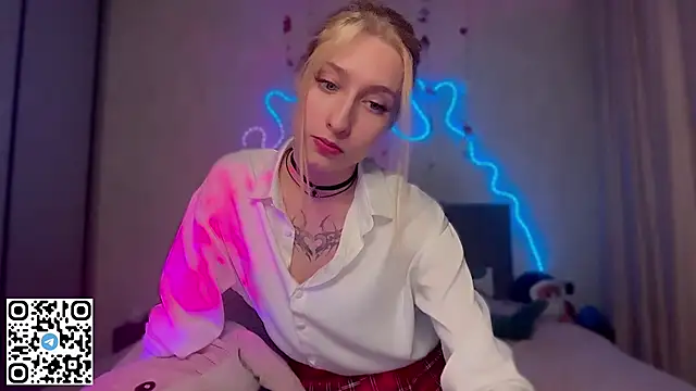 Emma Willson online show from 26, 6, 2026