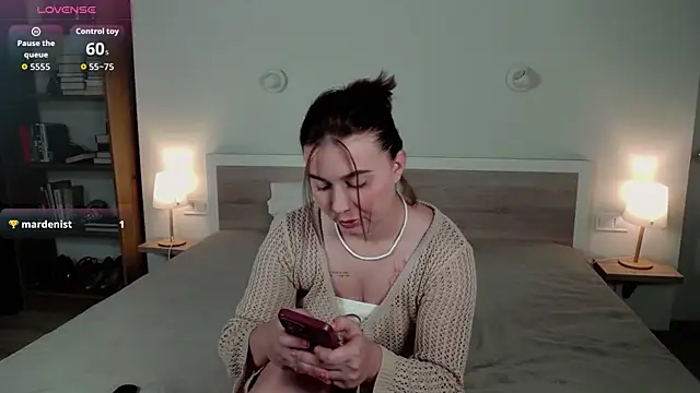 Snapshot of HermioneMoon chatting on 24, 6, 2026 HermioneMoon online show from 24, 6, 2026