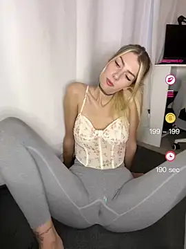 SoniaXOXO online show from 5, 5, 2026