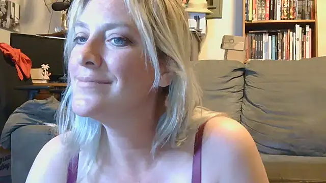 Snapshot of MistyMountains96 chatting on 8, 7, 2026 MistyMountains96 online show from 8, 7, 2026