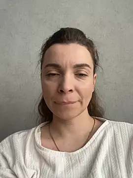 Luna2547 online show from 5, 3, 2026