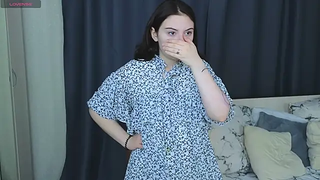 BreannaBuczak online show from 22, 4, 2026