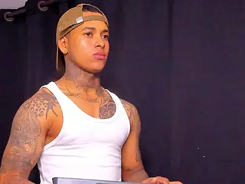 Snapshot of tyler_bell_ chatting on 4, 3, 2026 tyler bell online show from 4, 3, 2026