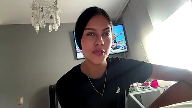 Snapshot of BrittneyBendler chatting on 4, 3, 2026 BrittneyBendler online show from 4, 3, 2026