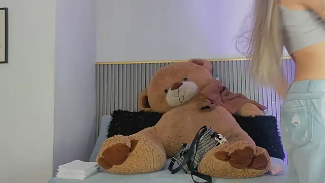 ashvalentine  online show from 13, 7, 2026