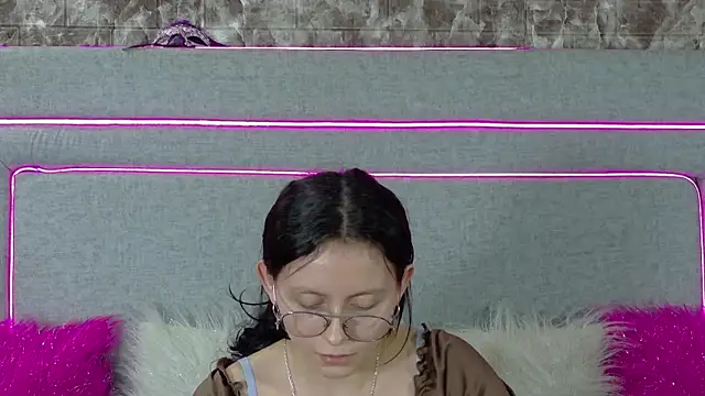 Snapshot of Naomimolie chatting on 16, 7, 2026 Naomimolie online show from 16, 7, 2026