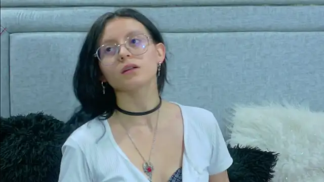 Naomimolie online show from 16, 4, 2026