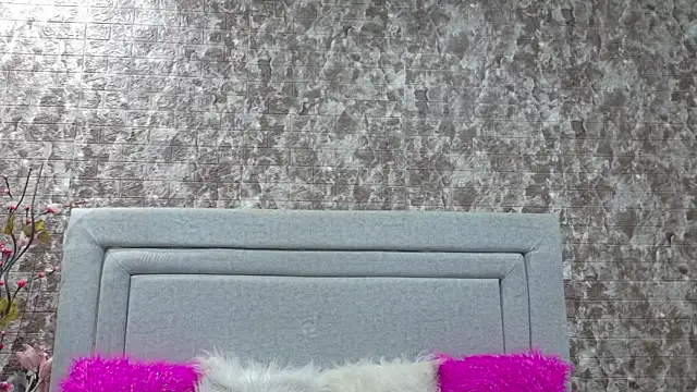 Snapshot of Naomimolie chatting on 18, 6, 2026 Naomimolie online show from 18, 6, 2026